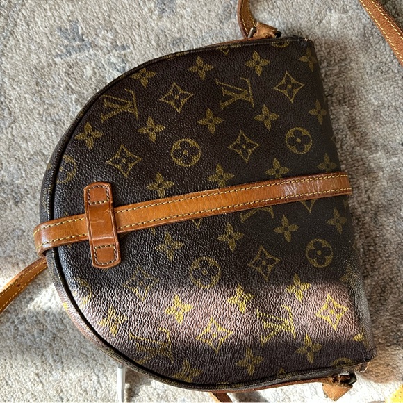 💯Louis Vuitton Brown Monogram Crossbody Bag with Saddle Shape - Picture 7 of 9